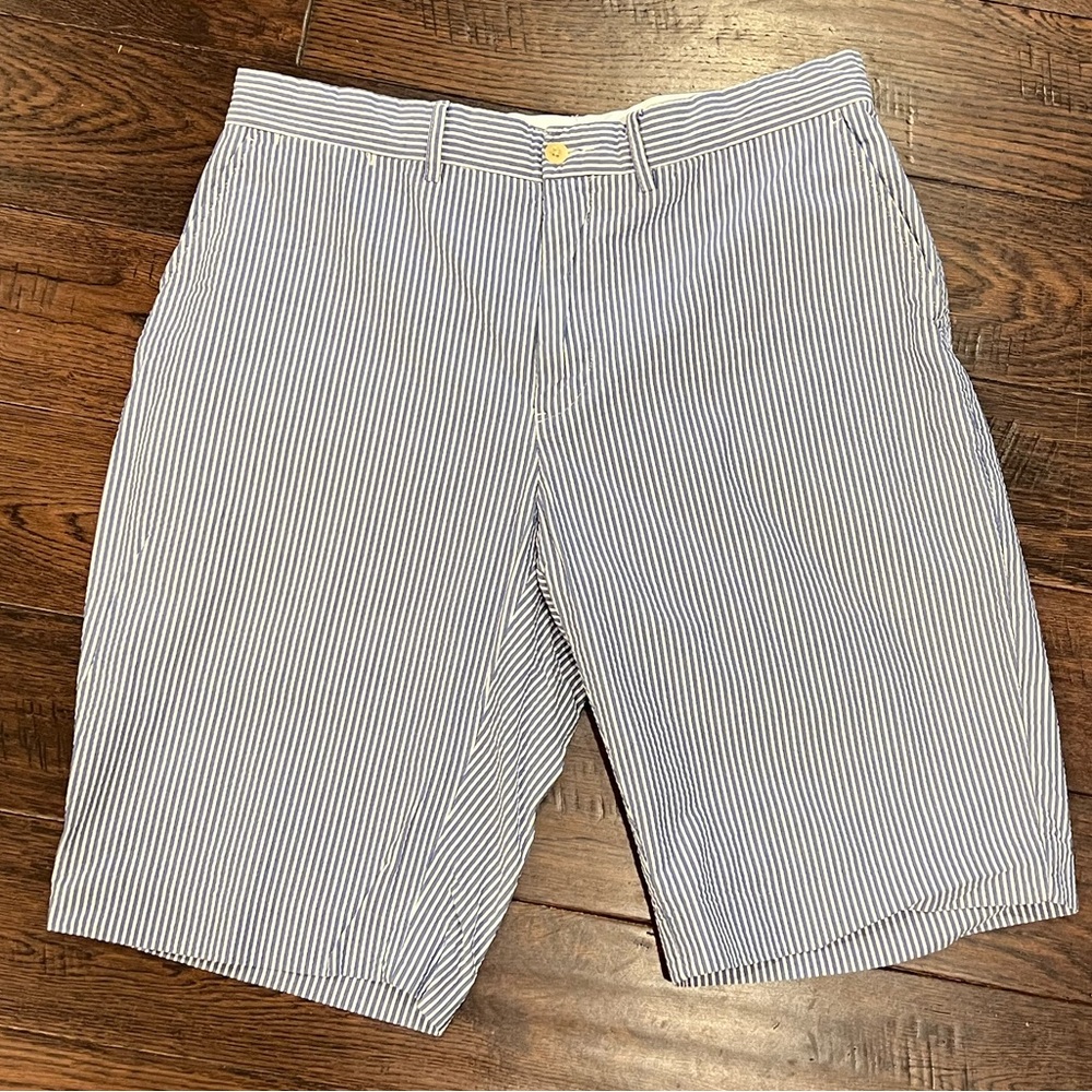 Men’s Polo Ralph Lauren Blue and White Stripe seersucker shorts. Size 33.
